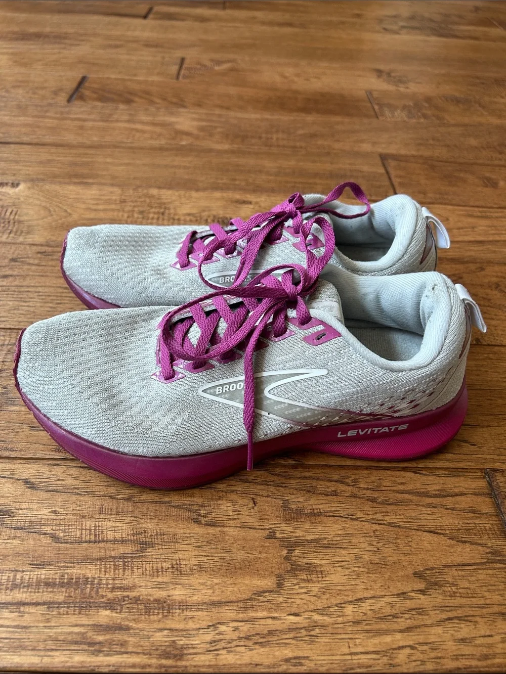 Brooks Levitate GTS 5 Running Shoes Gray Magenta Purple Womens Size 6.5
